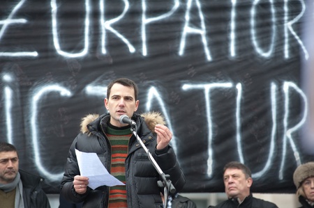 Radu Busila -Â Christian Democratic Popular Party staff lawyer, now memberÂ of the recently-established Committee for Constitution and Democracy ProtectionÂ speaks in front of the protesters in Chisinau (Moldova) during Â the protest against the current aのeditorial素材
