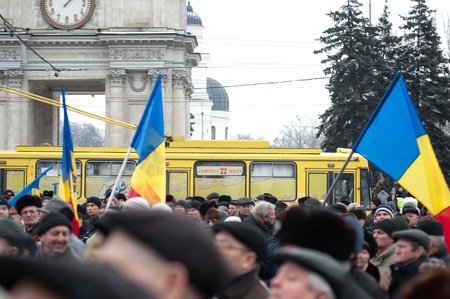 Approximatively 1-2 thousand people have gathered in the National Square from Chisinau (Moldova) to protest against the current administration. The people have come from different parts of the country at the initiative of Iurie Rosca, the leader of Populaのeditorial素材