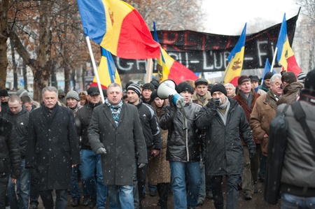 Approximatively 1-2 thousand people have gathered in the National Square from Chisinau (Moldova) to protest against the current administration. The people have come from different parts of the country at the initiative of Iurie Rosca, the leader of Populaのeditorial素材