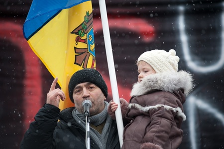 Approximatively 1-2 thousand people have gathered in the National Square from Chisinau (Moldova) to protest against the current administration. The people have come from different parts of the country at the initiative of Iurie Rosca, the leader of Populaのeditorial素材