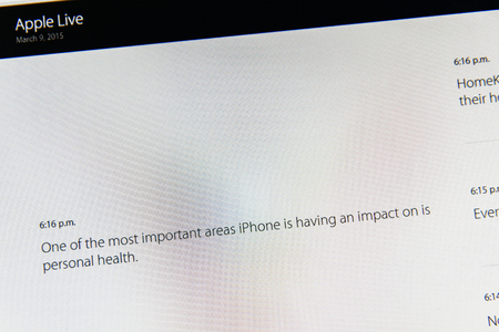 PARIS, FRANCE - MAR 9, 2015: Apple Computers event keynote tweets close up seen on iMac with the impact of iPhone on personal health as seen on 9 March, 2015のeditorial素材