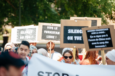 STRASBOURG, FRANCE - JULY 11, 2015: Vive le Turkistan libre placard - Uyghur human rights activists participate in a demonstration to protest against Chinese government's policy in Uyghurのeditorial素材