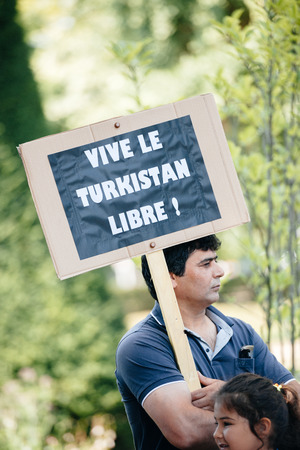 STRASBOURG, FRANCE - JULY 11, 2015: Vive le Turkistan libre placard - Uyghur human rights activists participate in a demonstration to protest against Chinese government's policy in Uyghurのeditorial素材