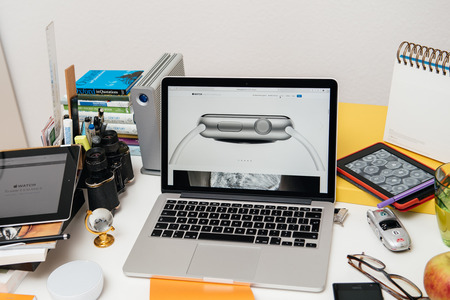 PARIS, FRANCE - SEP 10, 2015: Apple Computers website on MacBook Pro Retina in a creative room environment showcasing the newly announced 7000 Series Aluminum on Apple Watchのeditorial素材