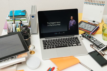 PARIS, FRANCE - SEP 10, 2015: Apple Computers website on MacBook Pro Retina in a creative room environment showcasing Apple Event with Tim Cook talking about iPadのeditorial素材