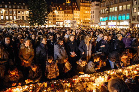 STRASBOURG, FRANCE - NOV 18, 2015: Crowdgathering, placing flowers, messages and candles in center of Strasbourg, in solidarity for victims and families of the assault in Parisのeditorial素材