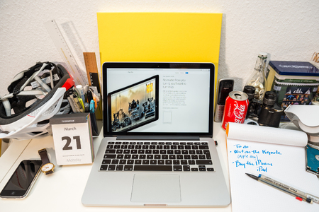 PARIS, FRANCE - MARCH 21, 2016: Apple Computers website on MacBook Pro Retina in a geek creative room environment showcasing the newly announced iPad pro and its 4 speakersのeditorial素材