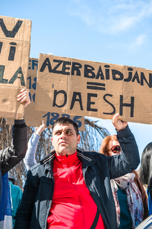 STRASBOURG, FRANCE - APR 8, 2016: Armenian diaspora protest outside Azerbaijan Embassy against the 2016 clashes in Nagorny-Karabakh, the region disputed by Armenia and Azerbaijanのeditorial素材