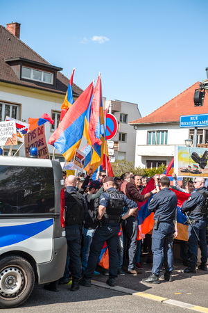 STRASBOURG, FRANCE - APR 8, 2016: Armenian diaspora protest outside Azerbaijan Embassy against the 2016 clashes in Nagorny-Karabakh, the region disputed by Armenia and Azerbaijanのeditorial素材