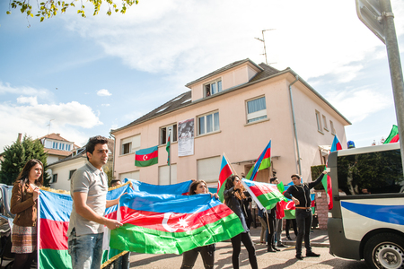STRASBOURG, FRANCE - APR 8, 2016: Azerbaijani diaspora protest outside Azerbaijan Embassy against the 2013 clashes in Nagorny-Karabakh, the region disputed by Armenia and Azerbaijan Afterのeditorial素材