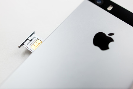 PARIS, FRANCE - APR 21, 2016: Instalation of the new SIM card in the new Apple iPhone SE combining the updated processor, 4K rear camera, touch id, retina displayのeditorial素材
