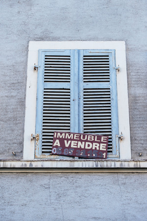 MULHOUSE, FRANCE - DEC 19, 2015: Building for sale - Immeuble a vendre announce on a building in the French city of Mulhouseのeditorial素材