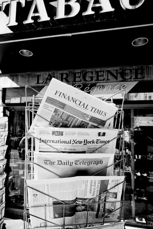 STRASBOURG, FRANCE - JUN 24, 2016: International New York Times, Financial Times, The Daily Telegraph and other major newspapers headline titles at press kiosk about the Brexit referendum in United Kingdom which has decidedthe country wishes to quit the Eのeditorial素材