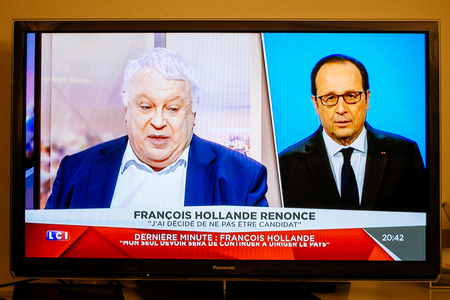 PARIS, FRANCE - DEC 1, 2016: Journalist debates as Francois Hollande at French Television address to the Nation that he will not seek re-election as president of Franceのeditorial素材