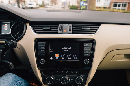 PARIS, FRANCE - DEC 13, 2016: Apple CarPlay main screen in modern car dashboard calling Voicemail. CarPlay is an Apple standard that enables a car radio or head unit to be a display and controller for an iPhone. It is available on all iPhone 5 and later wのeditorial素材