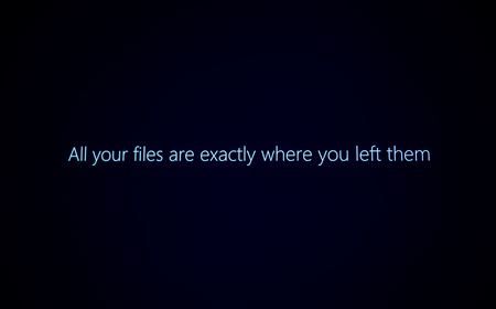 PARIS, FRANCE - JAN 7, 2016: All your files are exactly where you left them message on computer display during Windows 10 upgradeのeditorial素材
