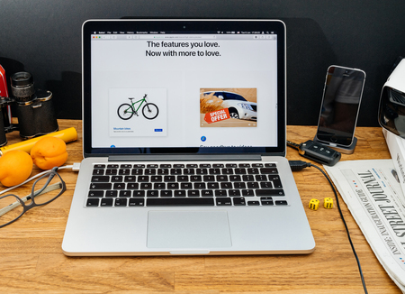 PARIS, FRANCE - JUNE 6, 2017: Apple Computers website on MacBook Retina in creative environment showcasing latest macOS High Sierra from Apple at WWDC 2017 - new Safari browser with new specificationのeditorial素材