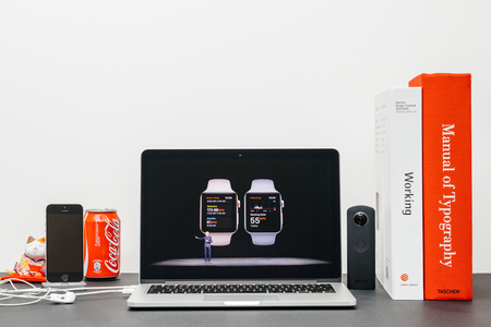 PARIS, FRANCE - SEP 13, 2017: Minimalist creative room  Safari Browser open on MacBook Pro laptop showcasing Apple Keynote website - Apple COO Jeff Williams presenting the Apple Watch 3 health appのeditorial素材