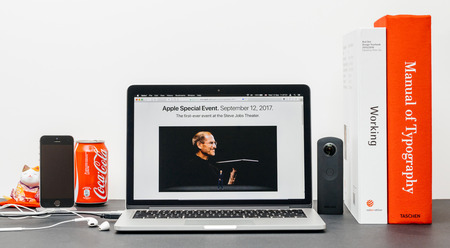 PARIS, FRANCE - SEP 13, 2017: Minimalist creative room with Safari Browser open on MacBook Pro laptop showcasing Apple Keynote website with Tim Cook talking about Steve Jobsのeditorial素材