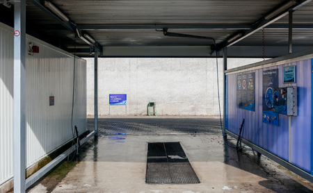 STRASBOURG, FRANCE - SEP 28, 2014: Empty Elephant Bleu self car wash station on French streetのeditorial素材