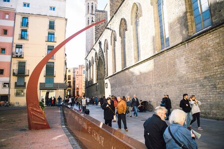 BARCELONA, SPAIN - NOV 12, 2017: People - locals and tourists visiting the Fossar de les Moreres monument adjacent to the basilica of Santa Maria del Marのeditorial素材