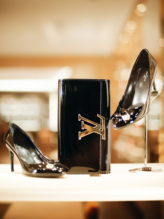 PARIS, FRANCE - DEC 23, 2017: Luxury Louis Vuitton handbag made from exclusive leather on sale during winter Christmas holidays in Paris, Franceのeditorial素材