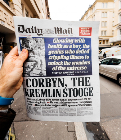 PARIS, FRANCE - MAR 15, 2018: Male hand holding British Daily Mail newspaper with portrait of Stephen Hawking the English theoretical physicist, cosmologist dead on 14 March 2018 outdoor press kioskのeditorial素材