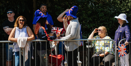 WINDSOR, BERKSHIRE, UNITED KINGDOM - MAY 19, 2018: People waiting fo royal Carriage at royal wedding marriage celebration of Prince Harry, Duke of Sussex and the Duchess of Sussex Meghan Markleのeditorial素材