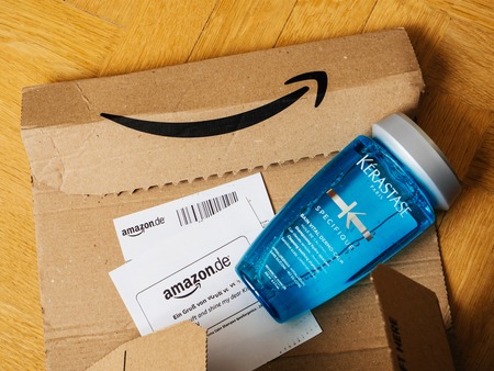 PARIS, FRANCE - APR 14, 2018: Kerastase Paris shampoo bottle delivered by Amazon prime - view from above on the cardboard boxのeditorial素材