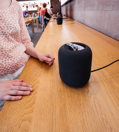 PARIS, FRANCE - JUN 30, 2018: Apple Store the latest Apple Computers HomePod smart speaker developed by the computer firm - woman deciding to buy or notのeditorial素材