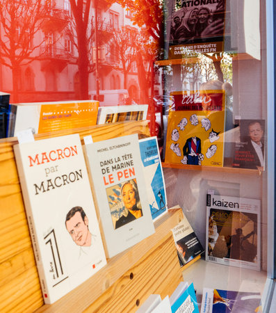 PARIS, FRANCE - MAY 4, 2018: Diverse political books in the window shopping of a library in Parisのeditorial素材