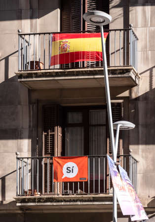 Barcelona, Spain - Nov 12, 2017: Si Yes for the referendum flag banner placard on the Barcelonian window preparing for the 2017 Catalan independence referendumのeditorial素材