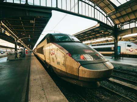 Paris, France - OCt 13, 2018: SNCF TGV Driving Unit 28006 of set 503 on the railroad platform in Paris, Gare de Estのeditorial素材