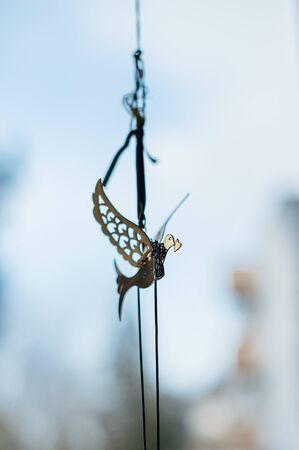 Close-up macro detail of Christmas golden peace pigeon with heart in the beakの写真素材