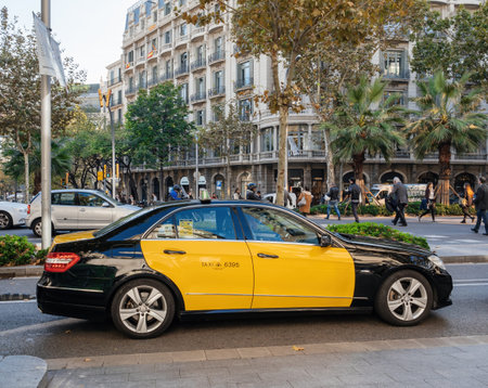 panish catalan taxi Mercedes-Benz E-Klass yellow dots black body