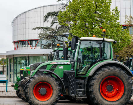 One thousand tractors roll for farmer protestのeditorial素材