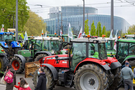One thousand tractors roll for farmer protest European PArliamentのeditorial素材