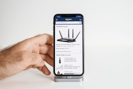 Amazon.fr shopping internet site showing new Wi-Fi router with multiple antennas