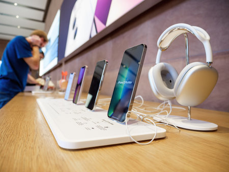 Row of new smartphones in Apple Store with iPhone 13, 13 Pro and an iPhone 13 Pro Max presentationのeditorial素材