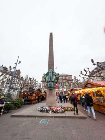 onument du Marechal Leclerc with tourists people wearing safety respiratory face maskのeditorial素材