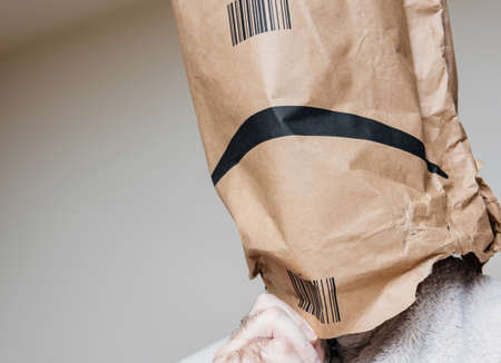 Male head with Amazon cardboard package on the headのeditorial素材