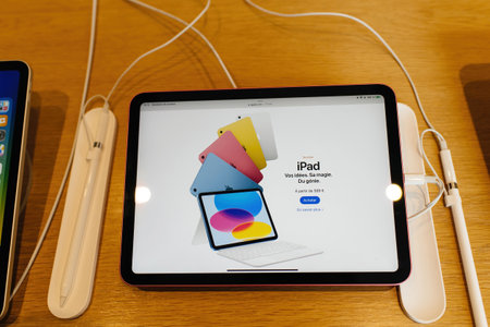 new Apple Computers iPad 10th generation in Yellow color in storのeditorial素材