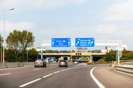 View from the highway at the blue direction signs above with Praのeditorial素材