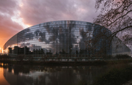The Reflection of a Majestic Building in the water at sunset.のeditorial素材