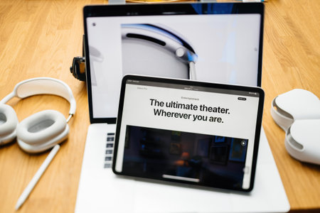 Presentation Apple Vision Pro mixed reality XR headsetのeditorial素材