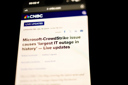 Paris, France - Jul 20, 2024: A message on CNBCs website clarifies that the Microsoft-CrowdStrike issue is not a security incident or cyberattack, but a defect found in a Windows content update that has been identified, isolated, and fixedのeditorial素材