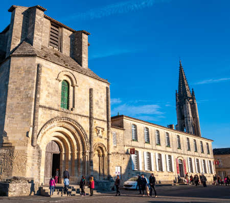 St. Emilion in Aquitaine, France. Collegiate Church and bell tower of the monolithic church in the background, one of the symbols of the medieval village famous for its fine wines.のeditorial素材