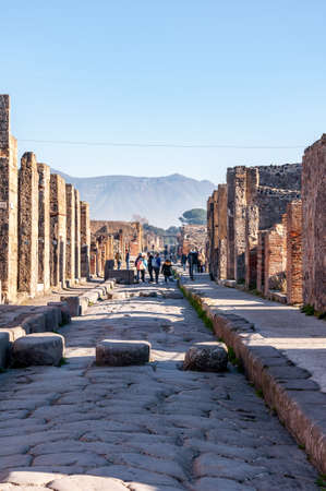 Pompeii, the best preserved archaeological site in the world, with houses, squares and historical remains of the Roman Empire. Typical street with visible raised stones for the passage of pedestriansのeditorial素材