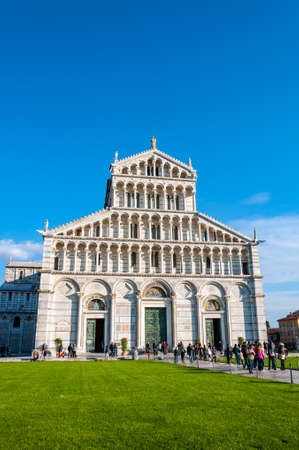 La Cattedrale dedicata a Santa Maria Assunta, nella piazza dei miracoli a Pisa.のeditorial素材