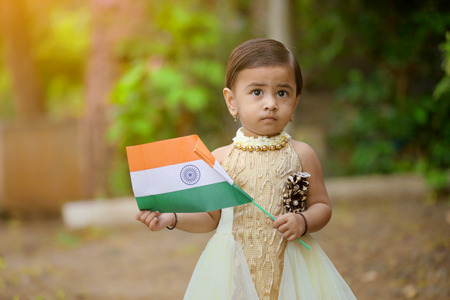 indian girl child holding indian flagの写真素材